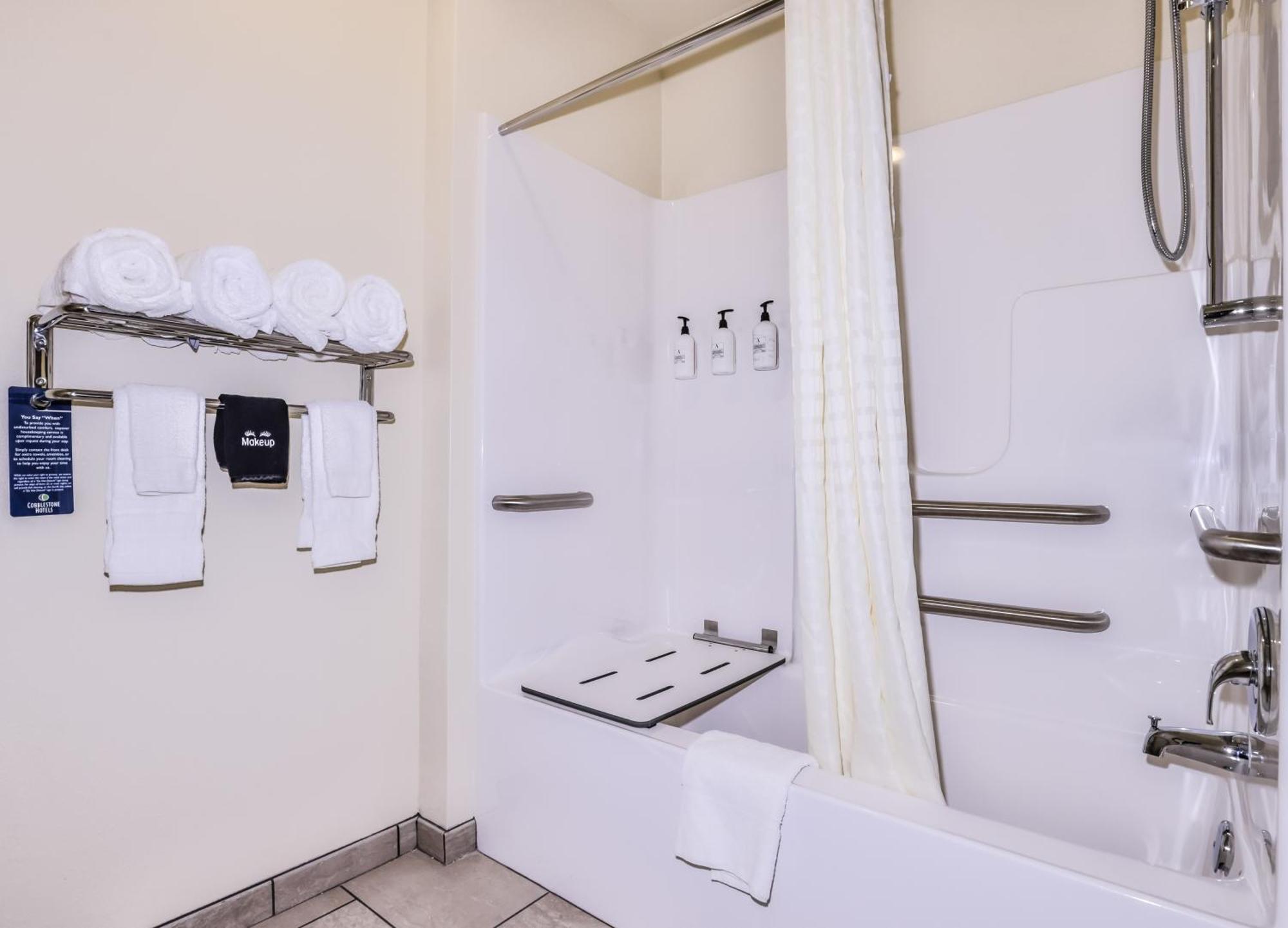 Cobblestone Hotel & Suites - Rhinelander Εξωτερικό φωτογραφία