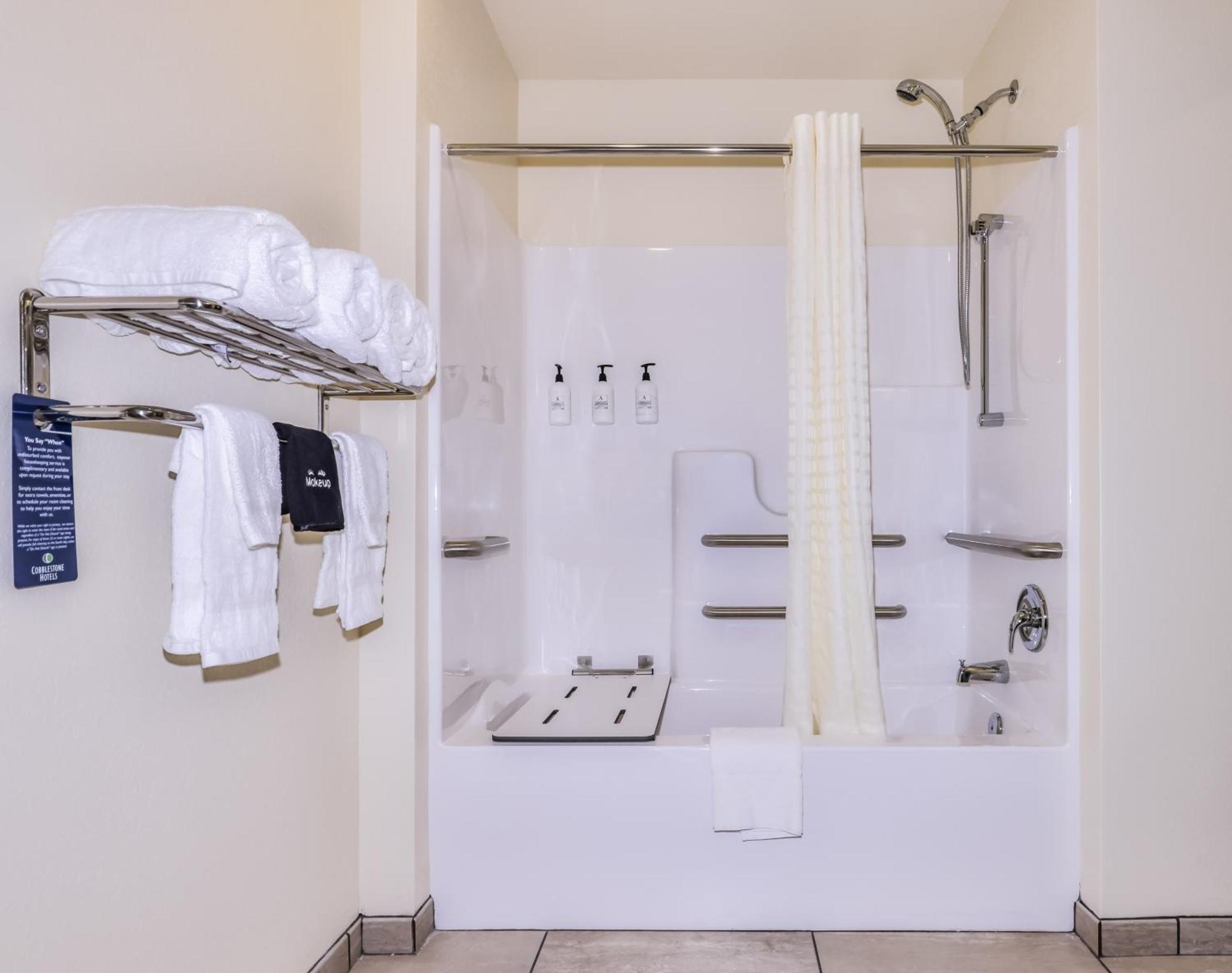 Cobblestone Hotel & Suites - Rhinelander Εξωτερικό φωτογραφία