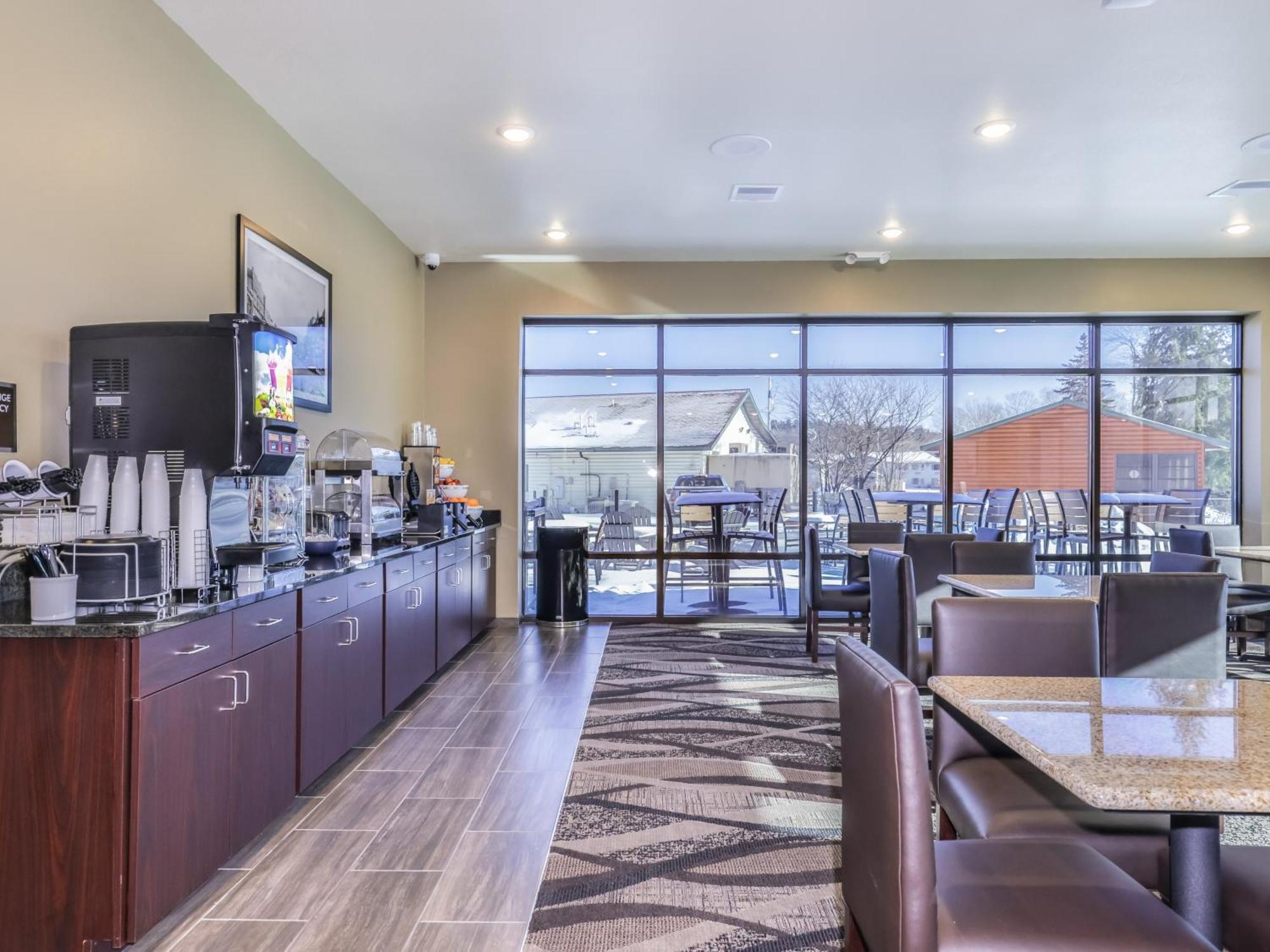 Cobblestone Hotel & Suites - Rhinelander Εξωτερικό φωτογραφία