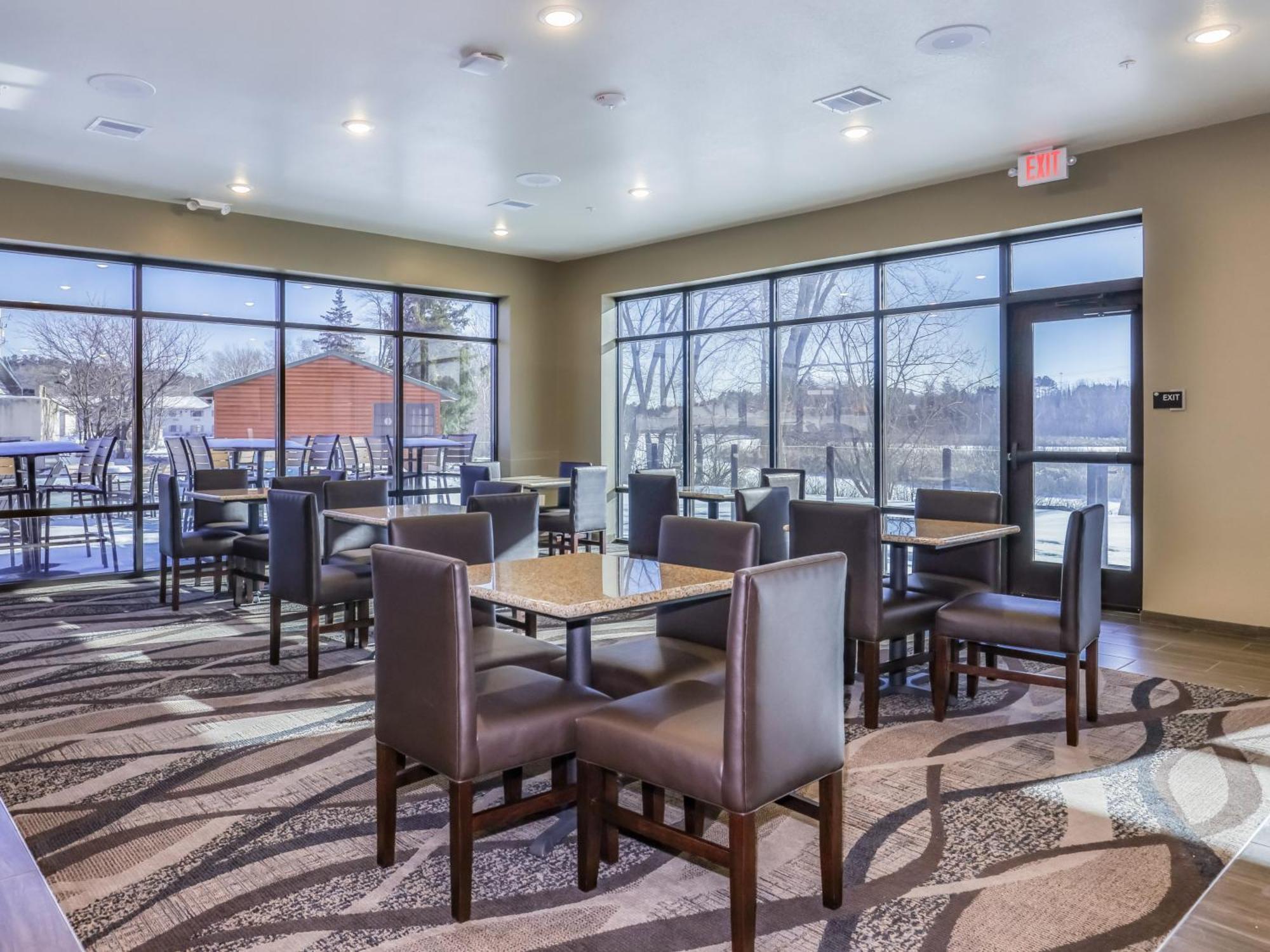 Cobblestone Hotel & Suites - Rhinelander Εξωτερικό φωτογραφία